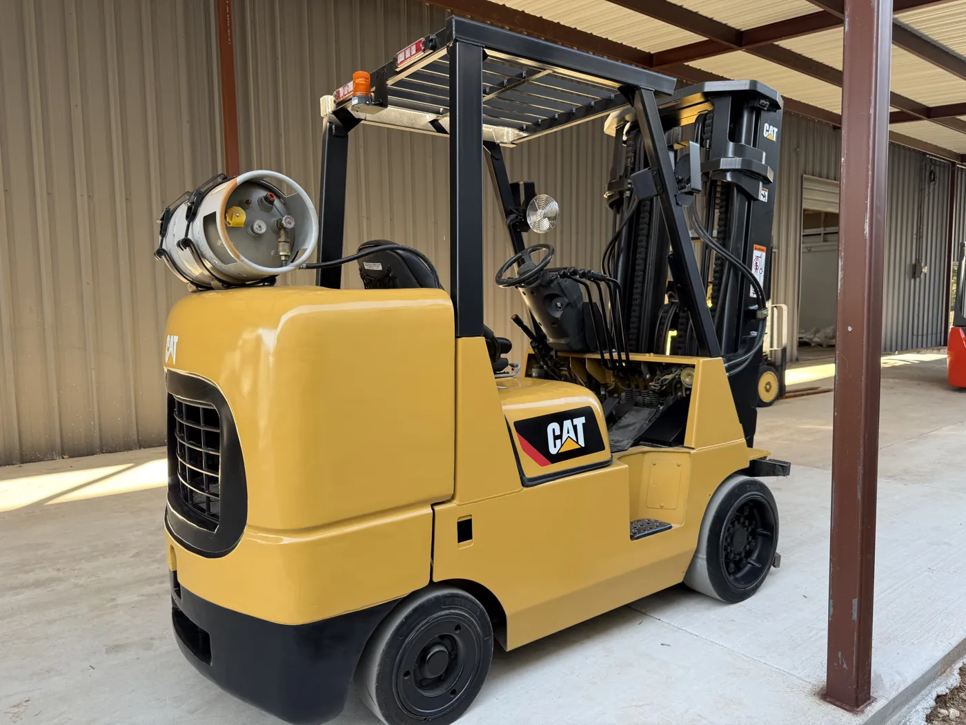 Same forklift side view after refurbishment, like-new paint and decals
